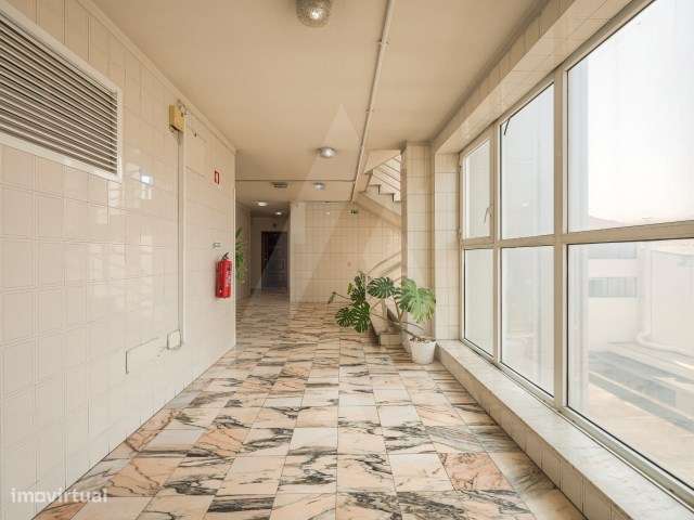 Apartamento T1+1 com arrumos e lugar de garagem em Mafamude!-30