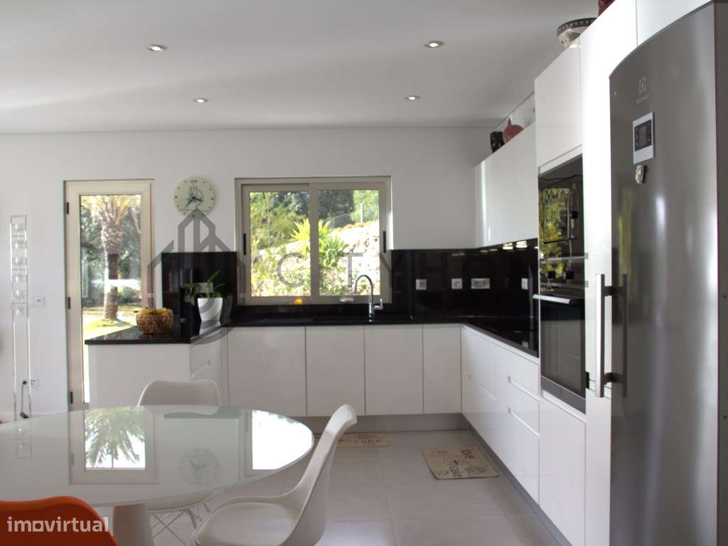 Moradia T5 com vista panorâmica de 180º sobre o mar em Loulé-11