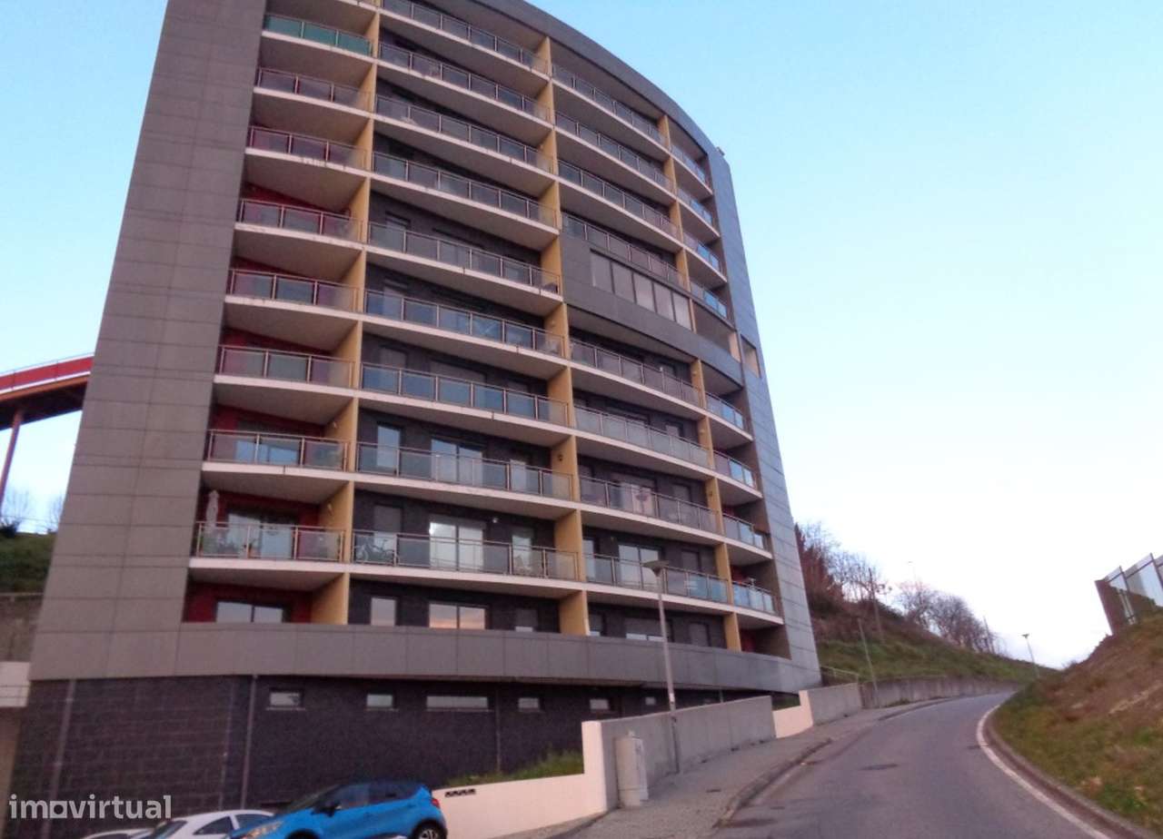 Apartamento em Covilhã, Santa Maria - Grande imagem: 1/8