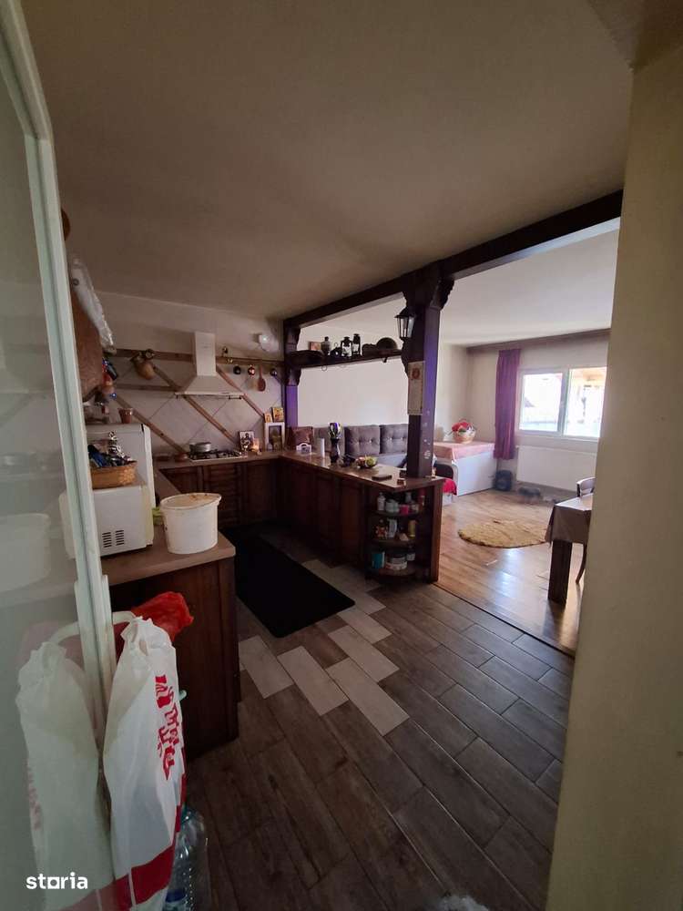 Vând Casă Parter  Etaj,  5 Camere, bucatarie 2 Băi, 240 m² Zona Horpaz-6