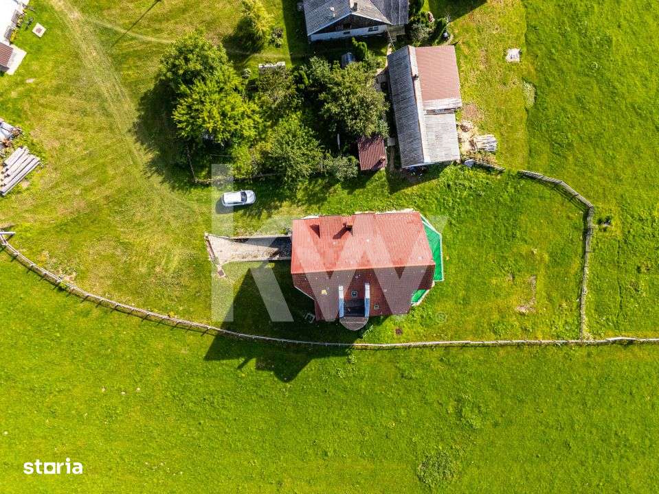 Casa spatioasa de vanzare in Fundata – locuinta sau pensiune, COMISI - Imagine principală: 4/19