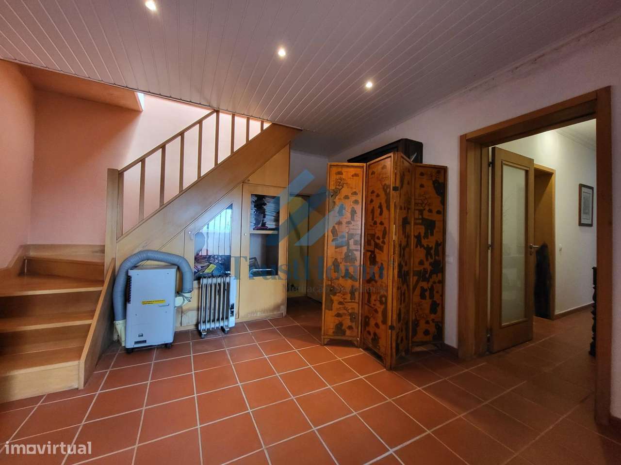 MoradiaV5 com jardim, piscina e ginásio no centro de Coruche-25