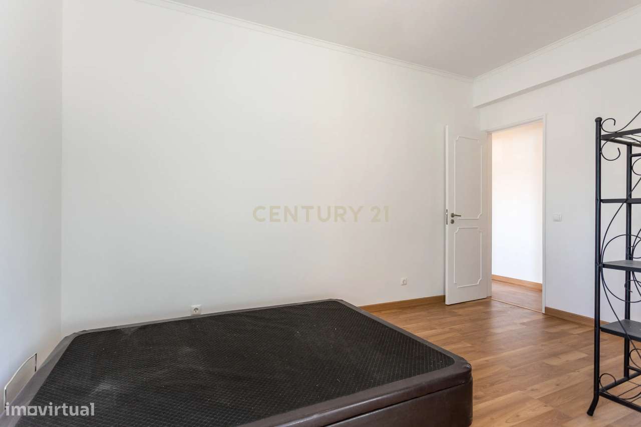 APARTAMENTO | 2 Quartos | 1 Casa de Banho | Renovado | Arrecadação | �-44