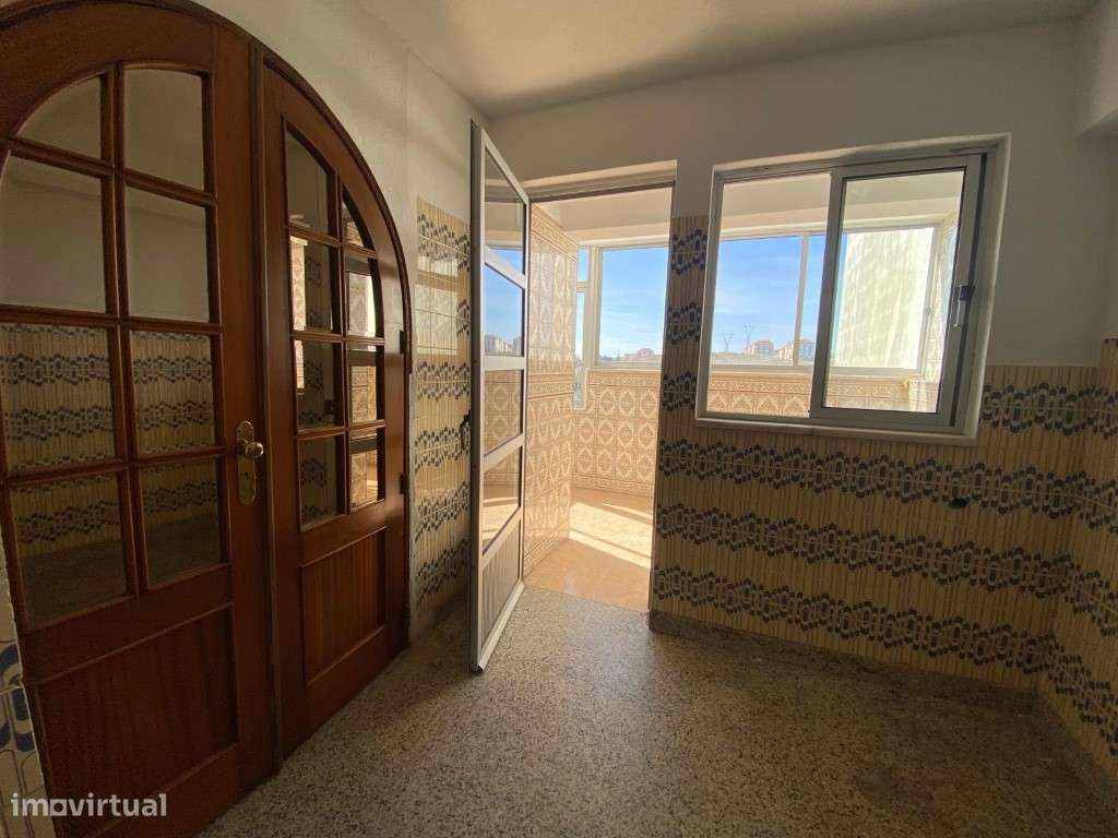 Apartamento T3 com Varanda em Monte Abraão - Uma Oportunidade para ...-4