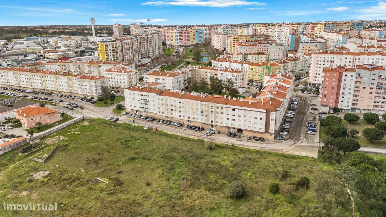 T3 Luminoso em Santa Marta do Pinhal – Espaço e Conforto no Coração de-29