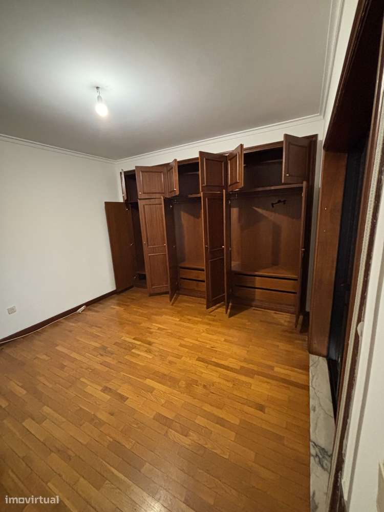 Apartamento T2 com lugar de garagem no Porto - Ramalde-16