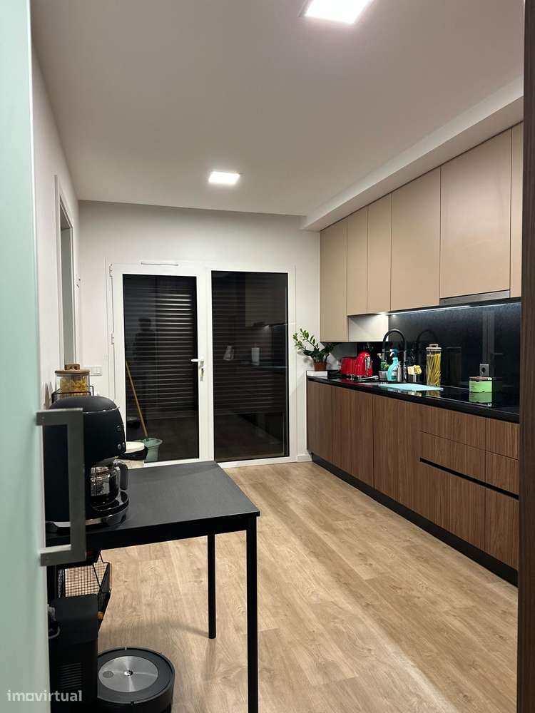 T3 Novo no Planalto  com uma suite com cozinha equipada sem mobilia - Grande imagem: 5/24