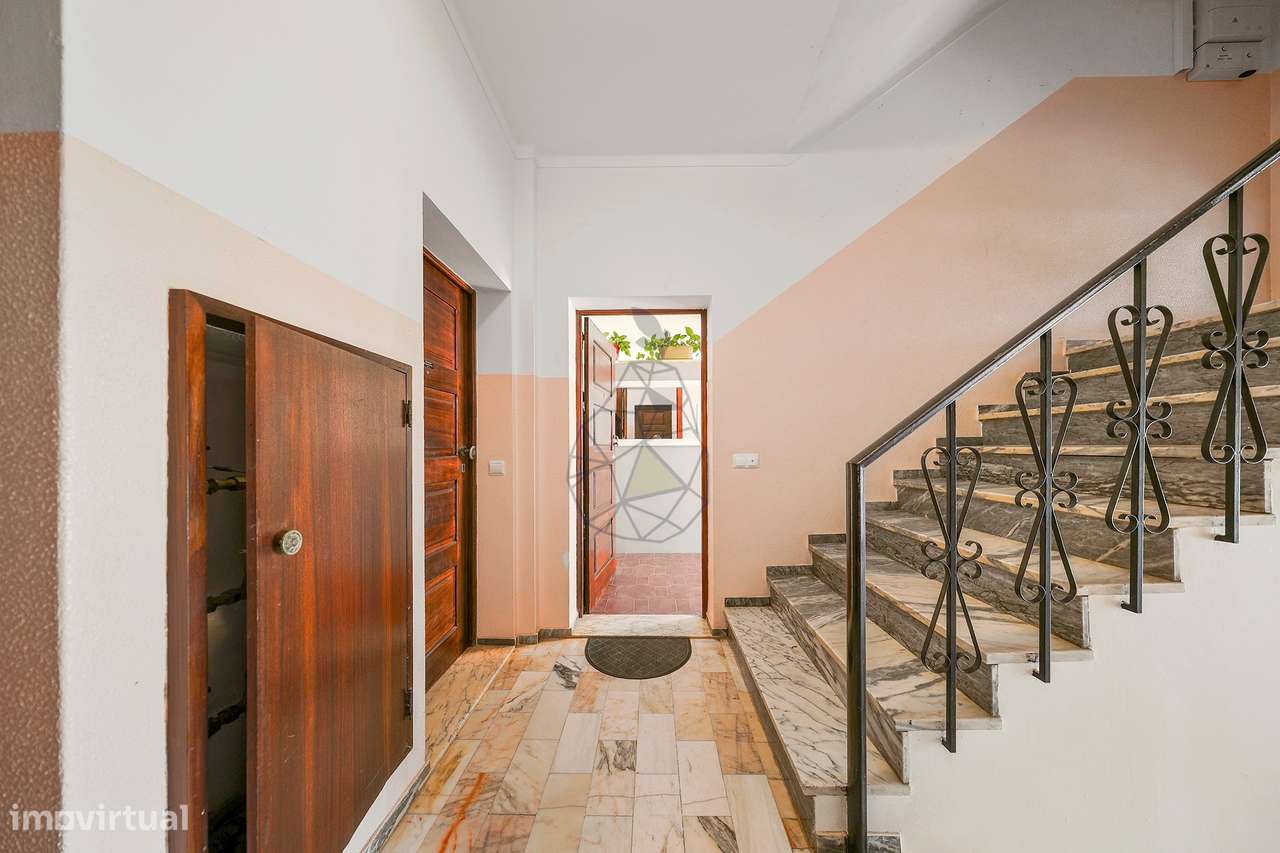 T2 em Bemposta com arrecadação privativa e terraço comum espaçoso  - A-30