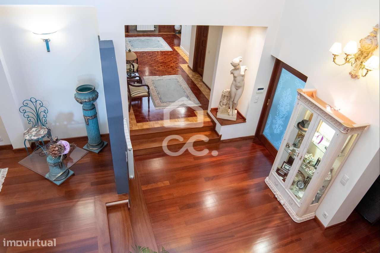 Moradia T6 com piscina e vistas-33