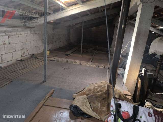 Quinta com Moradia Isolada e 4.450m² de Terreno Oiã Oliveira d Bairro-32