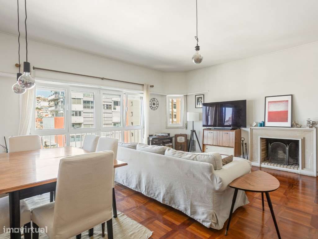 Excelente Apartamento T4 em MIraflores-14