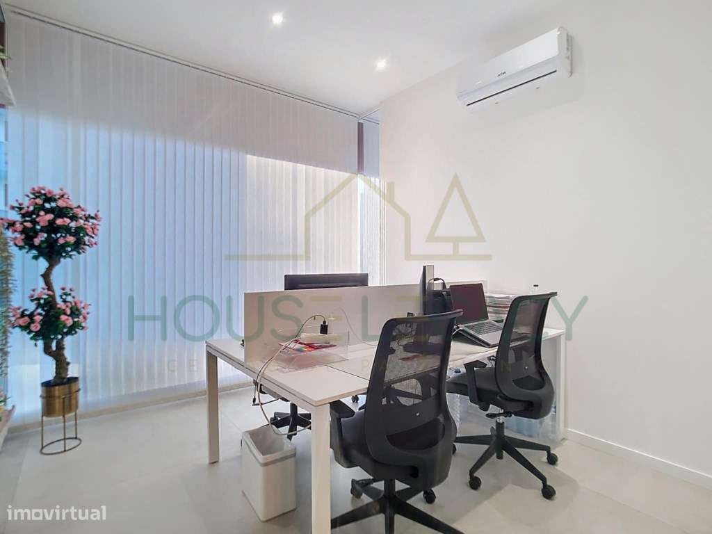 Loja versátil, luminosa e adaptável a várias atividades-19