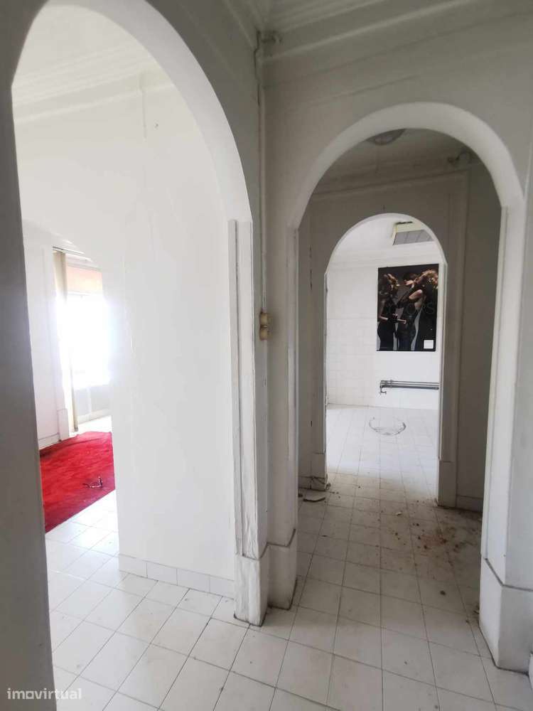 Prédio com localização de excelência na cidade de Tomar - P2986/23-11