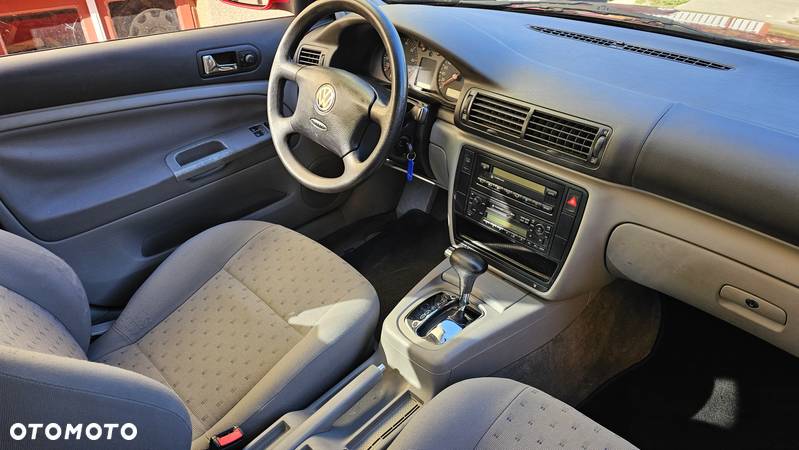 Volkswagen Passat 1.8 Comfortline - 11