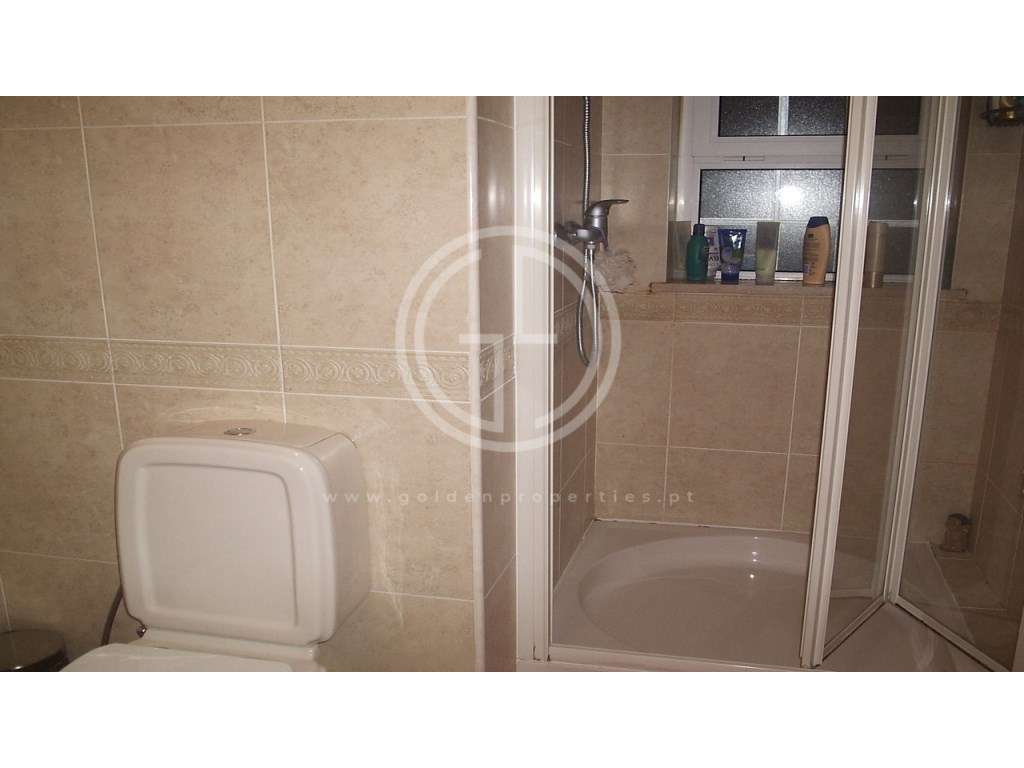 Moradia T4 com piscina localizada numa zona calma entre Loulé e Alm...-28