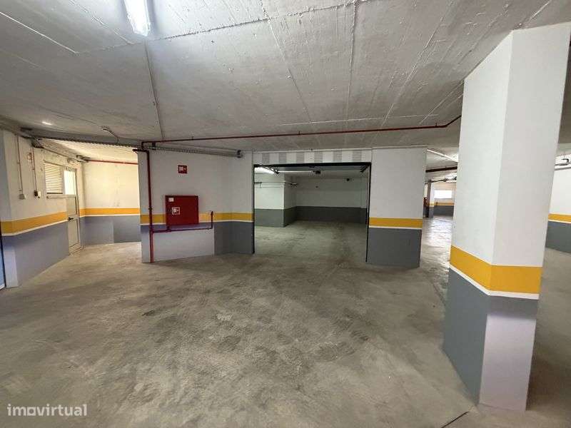 Garagem / Armazém - Grande imagem: 4/9