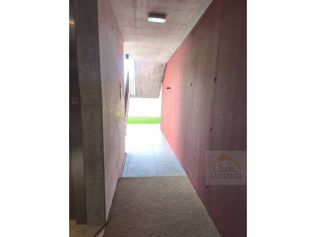Apartamento T2 de luxo a estrear no Alto de São João-15