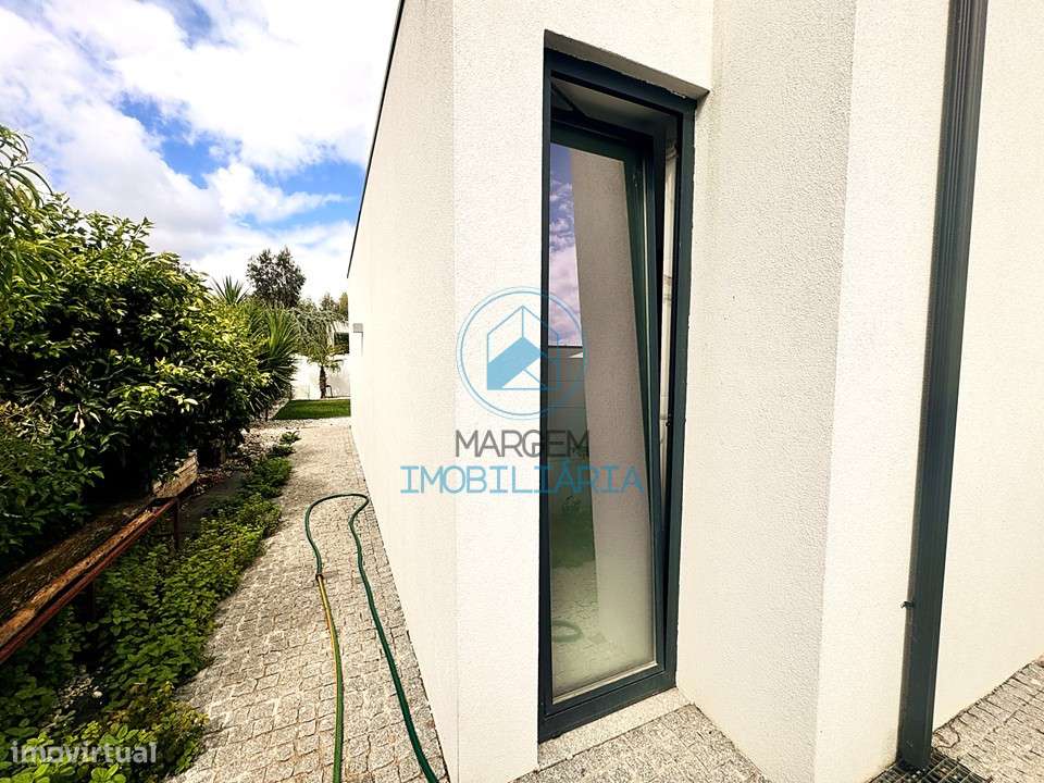 Moradia térrea individual – Painéis; AC; Lareira, Garagem-23