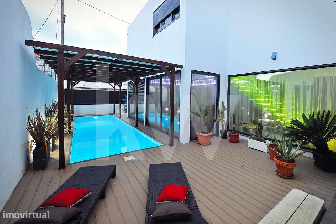 Uma moradia T3+1 que é uma Jóia escondida na Amoreira - Estoril - Grande imagem: 5/35