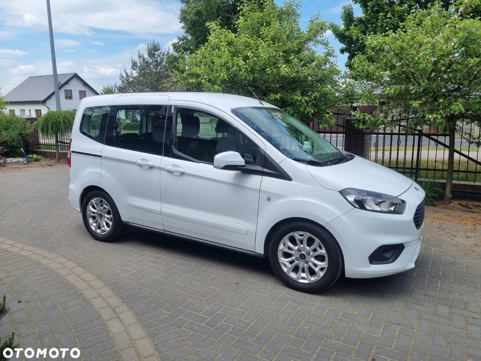 Ford Tourneo Courier 1.5 TDCi S&S Trend - 10