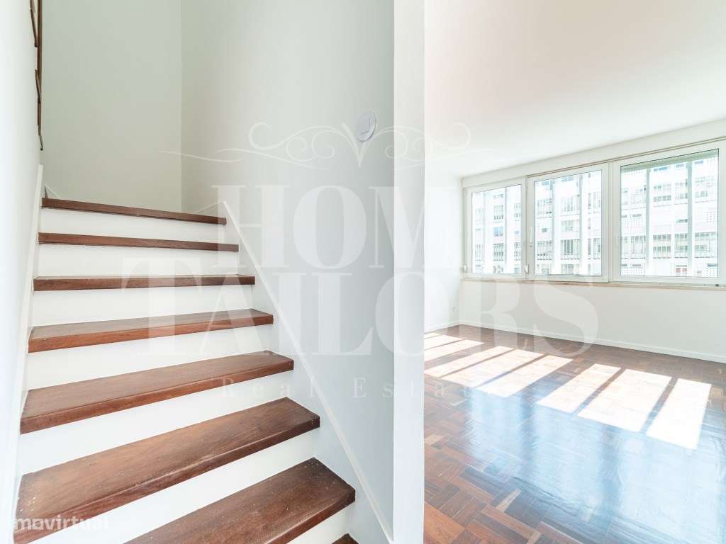 T4 DUPLEX RENOVADO EM ESTREIA | SALAO de 40 m² | 1 suíte e 2 suites... - Grande imagem: 4/23