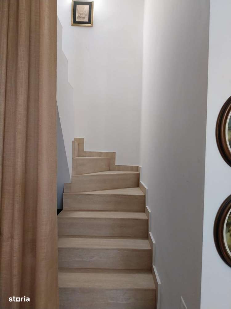 Vanzare proprietate cu doua case si intrari separate curte Giulesti-8