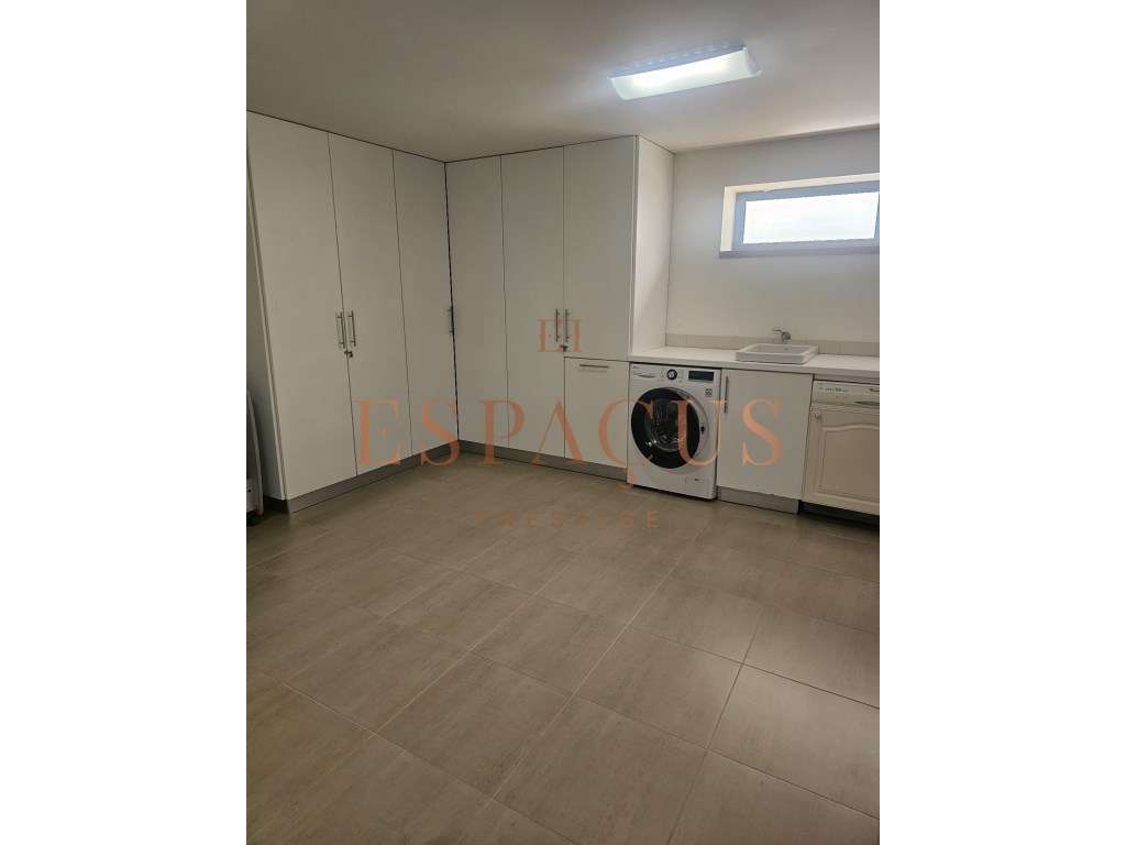 Moradia V4 com Vista Mar - Um Refúgio de Conforto e Elegância-57