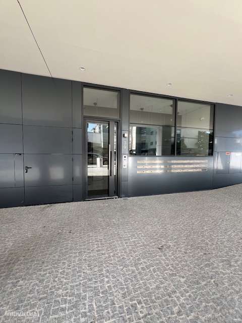 T3 Novo * V. N. Gaia Suite Varanda Tipo Terraço Lug Garag Duplo Metro-4