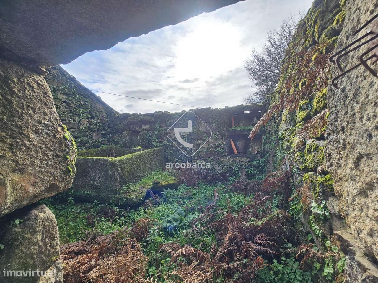 Propriedade para restauro - Loureda - Arcos de Valdevez-23