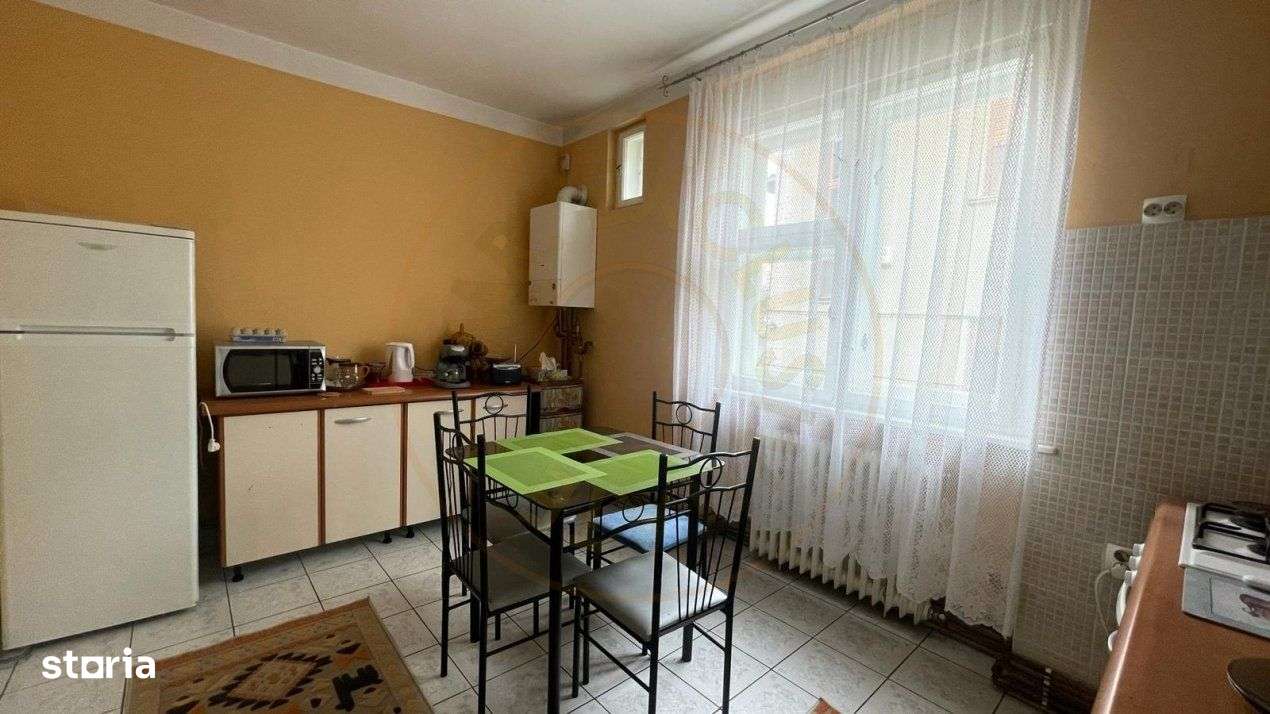 De Vanzare apartament in casa, Central - Imagine principală: 4/15