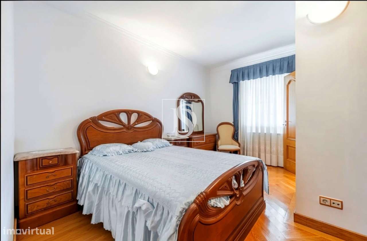 Moradia Independente T6 com 6 suítes e Piscina-17