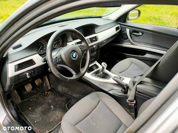 BMW Seria 3 318i Touring Edition Exclusive - 16