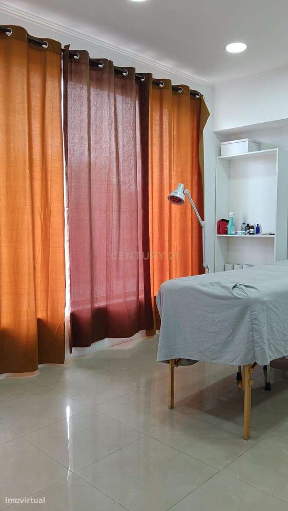 Espaço Comercial em Almada com Excelente Visibilidade – 50m²-6