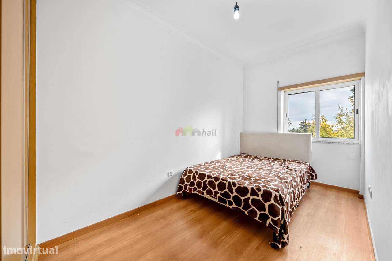 Apartamento T3 Renovado em Santo António da Charneca-17