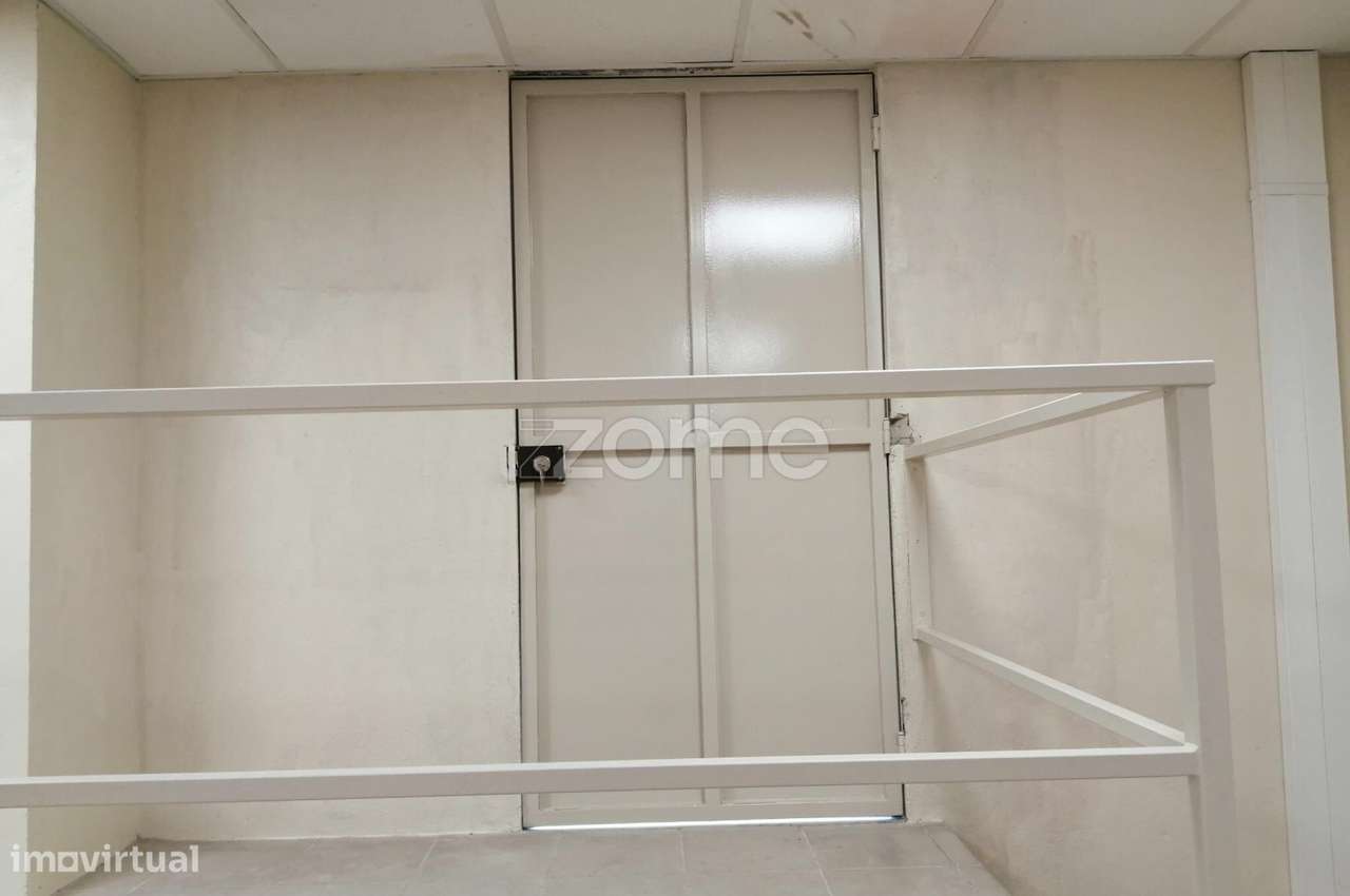 Armazém industrial, Reboleira, Zona Nobre - Grande imagem: 5/37