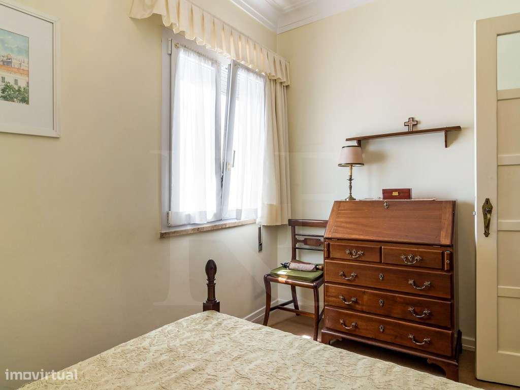 Apartamento T5 com garagem na Estrela-26