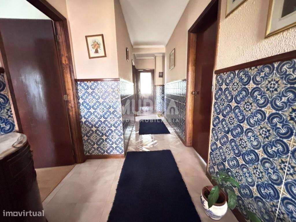 Moradia BI-FAMILIAR com amplas varandas-40