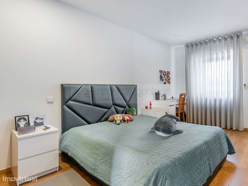 Propriedade Distinta com Piscina, Anexos, Poço de Água e Duas Fraçõ...-16