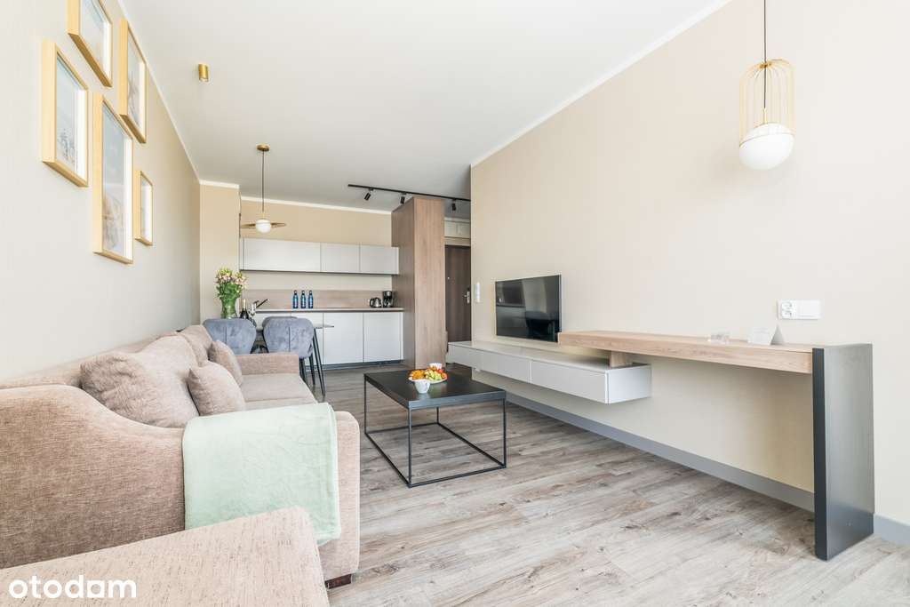 Apartament z loggią i widokiem na plac miejski-9