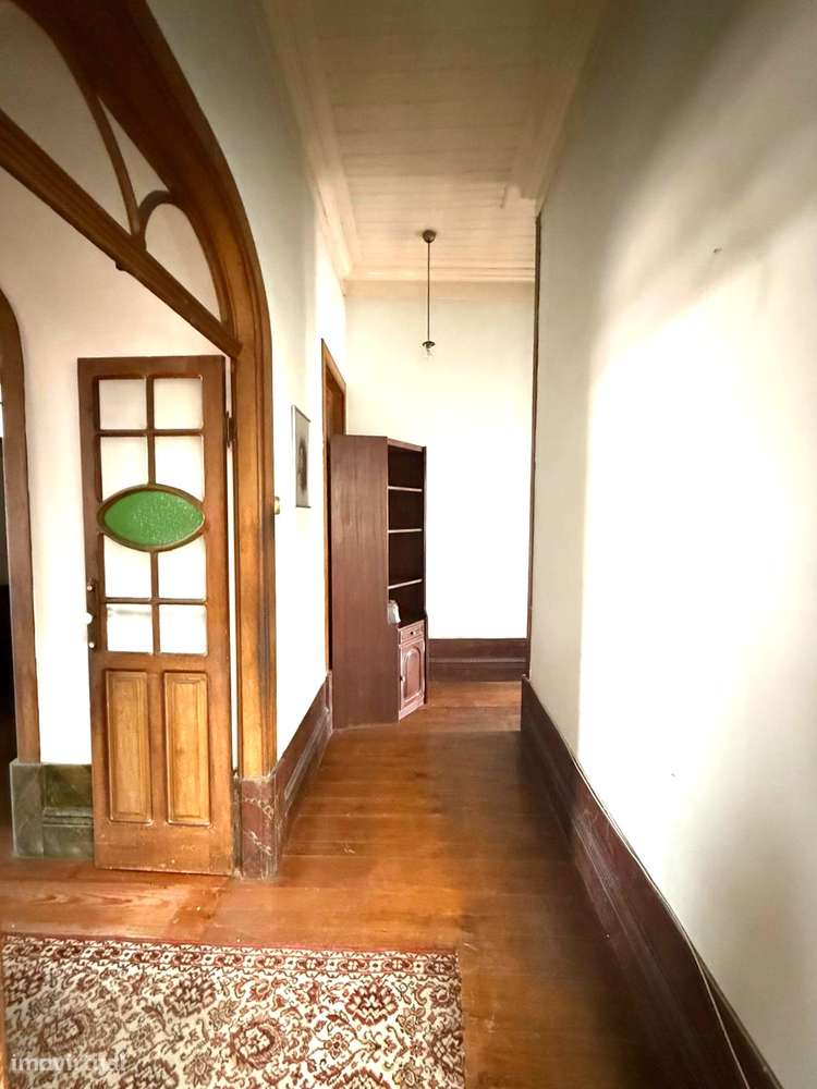 Moradia de Traça Apalaçada com Lojas  no Centro Histórico de Ovar-11