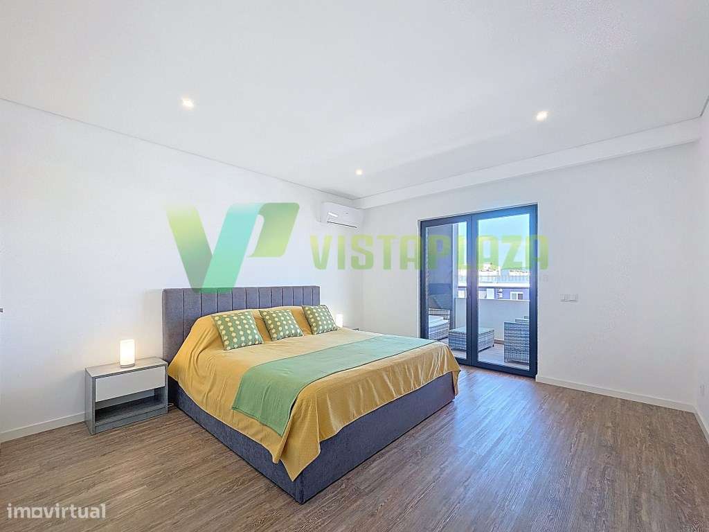 Apartamento Duplex com Terraço e Vista Panorâmica, piscina e garage...-29