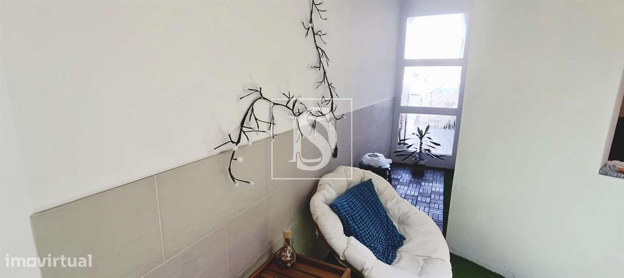 Andar Moradia, T2, Totalmente Renovado, junto à Praia (Lavra)-32