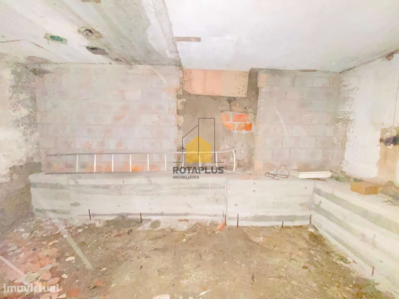 Moradia com terreno Castêlo da Maia-8