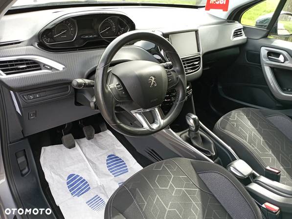 Peugeot 2008 1.2 Pure Tech Style EU6 - 18