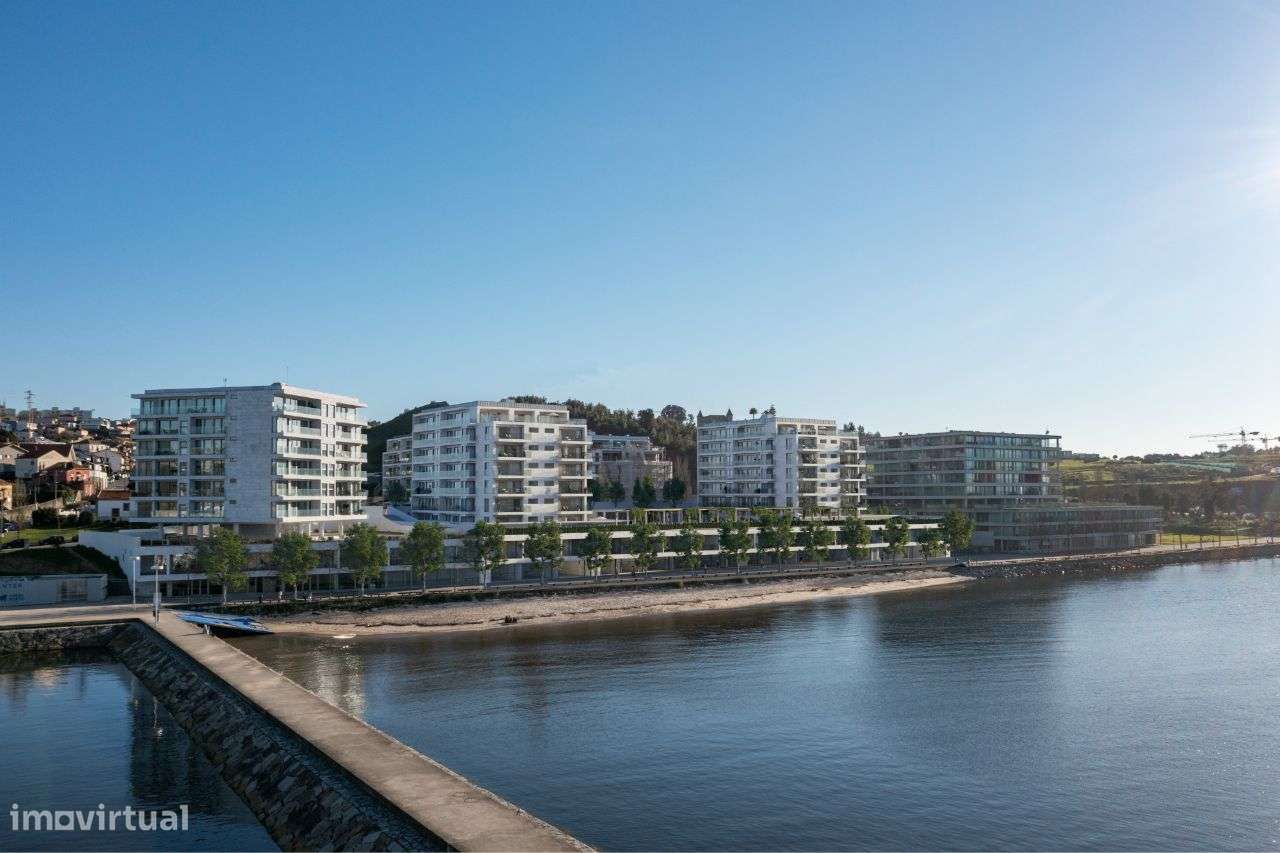 T2 Novo c/ Logradouro e 2 Lugares de Garagem na Afurada (Marina) - Grande imagem: 2/20