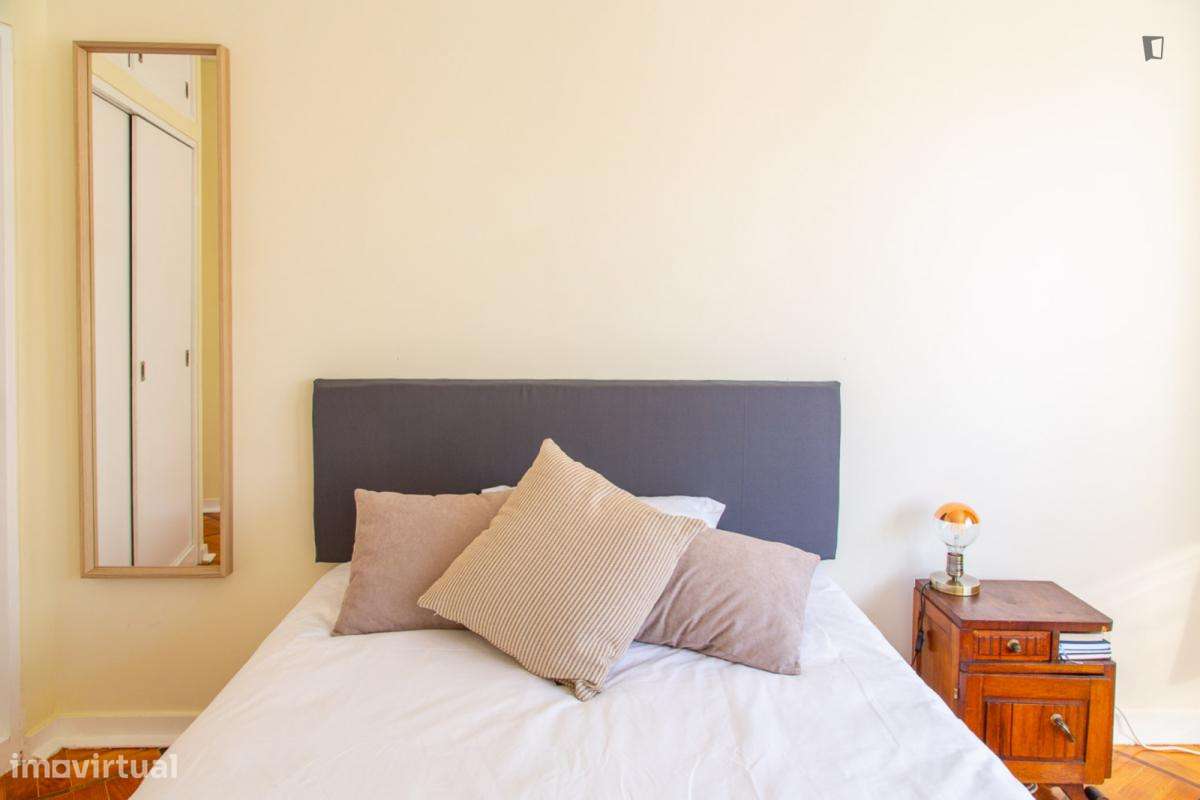 Quarto - localizado em São Sebastião Lisbon - Grande imagem: 4/10