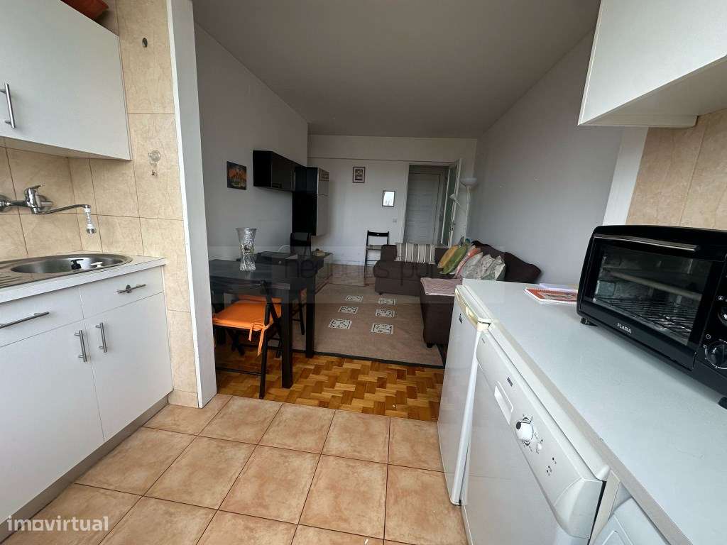 Apartamento T1+sotão - Mobilado e equipado disponível para visita - Grande imagem: 4/19