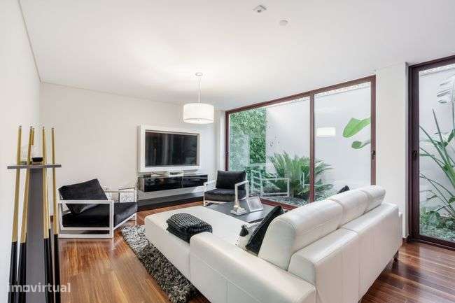 Exclusiva Moradia Individual Moderna e Luxuosa-33