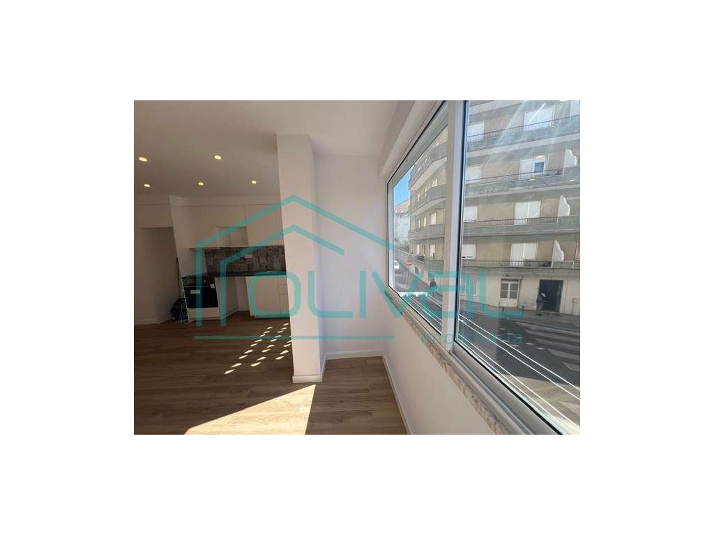 Apartamento T2 à venda na Rua 25 de Abril-12