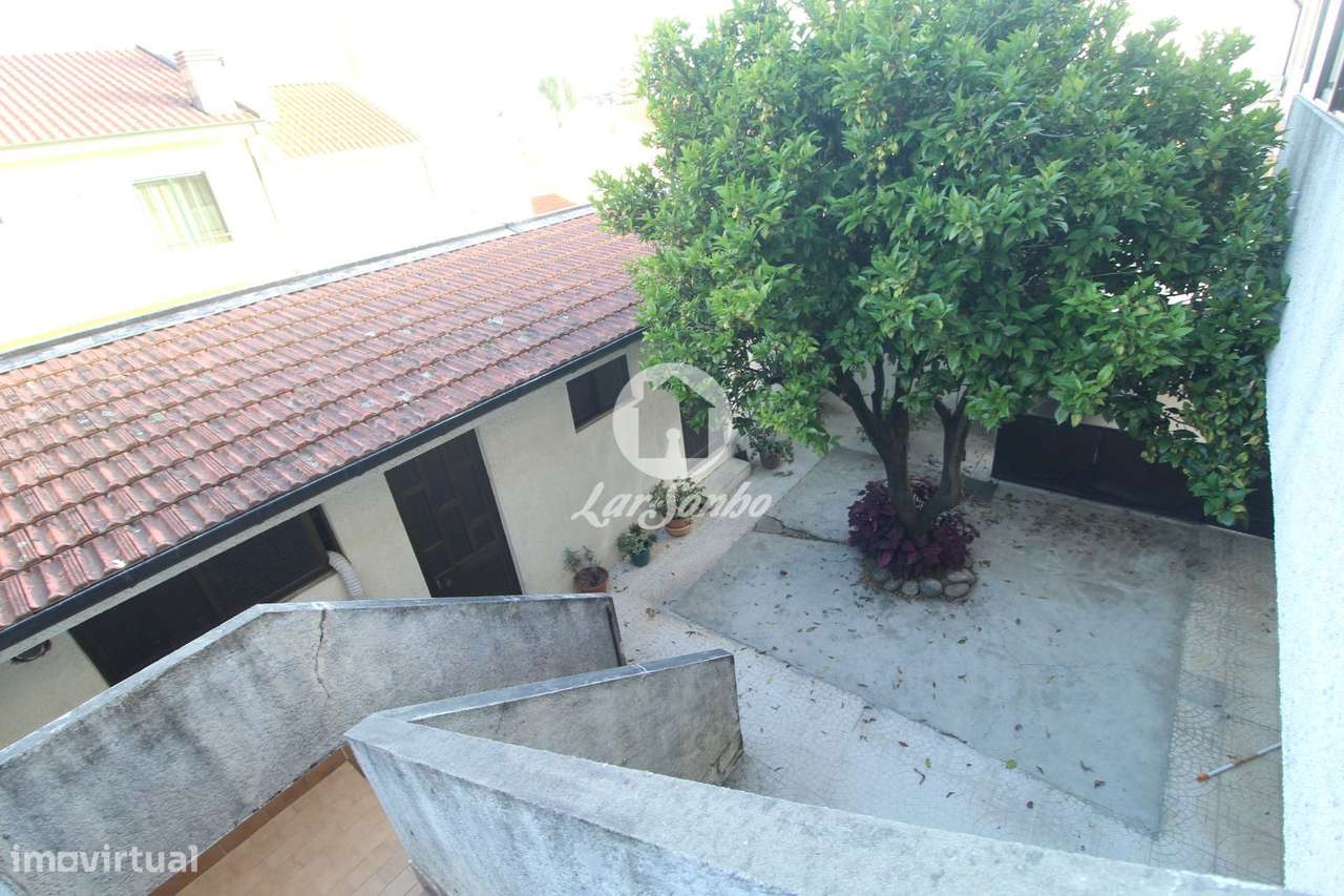Imponente moradia T4 com 3 frentes na zona da Missilva em Baguim do...-35